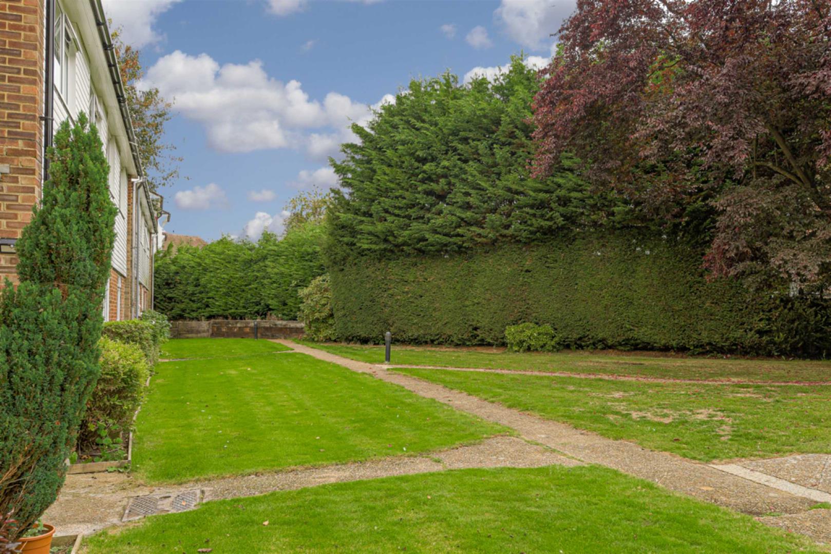 2 bedroom Priory Court, Chipstead Road, Banstead The